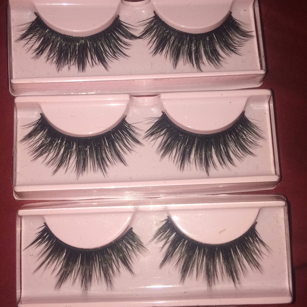 3 pair of eyelashes